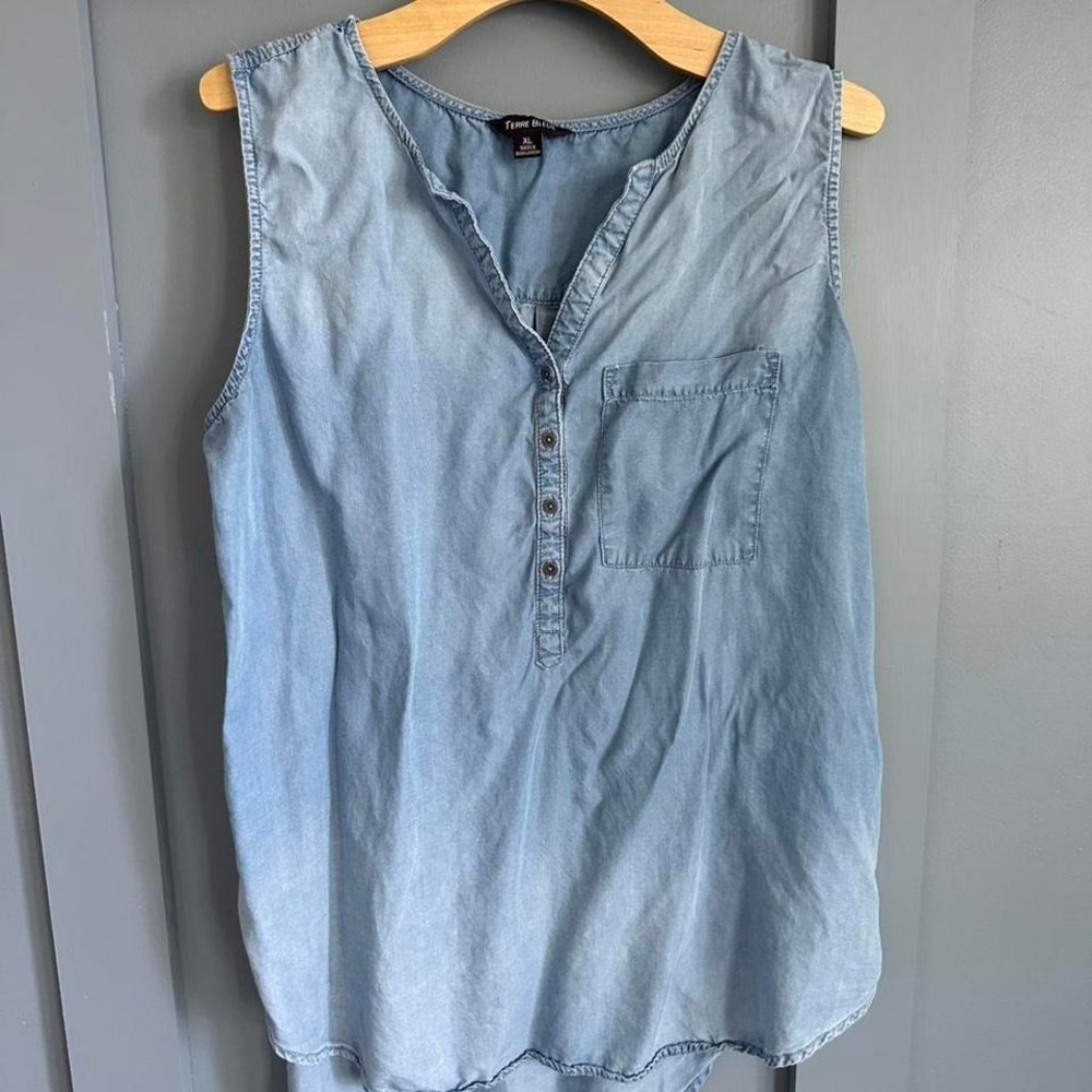 Blue denim sleeveless top ombré with button-up front and pocket detail